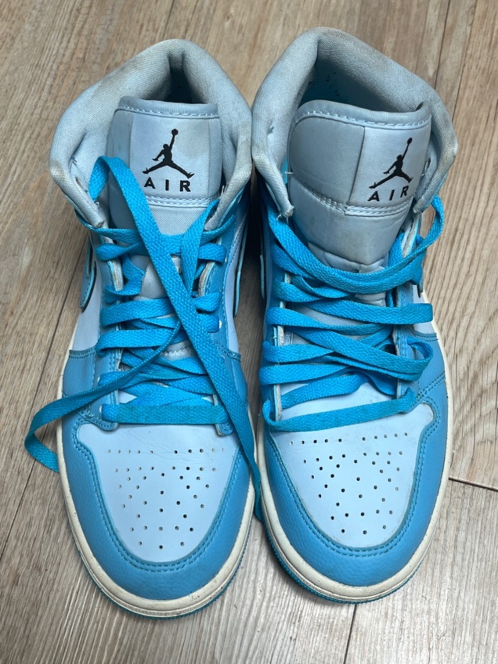 Nike Air Jordan 1 Mid Light Blue/White Women’s High-Top Sneakers